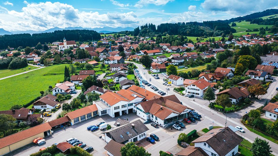 Luftaufnahme Autohaus Heuberger Bernbeuren Volkswagen Audi